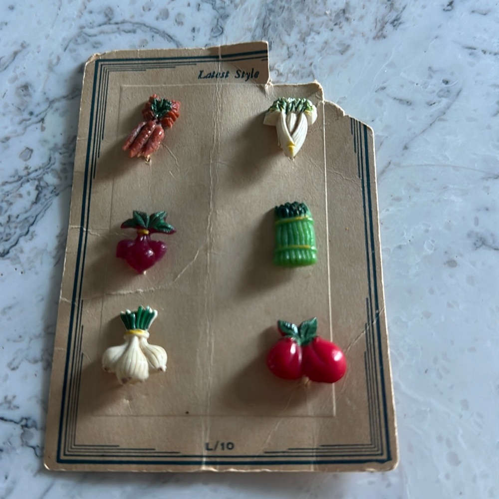 Set of 6 Vintage Vegetable Buttons
